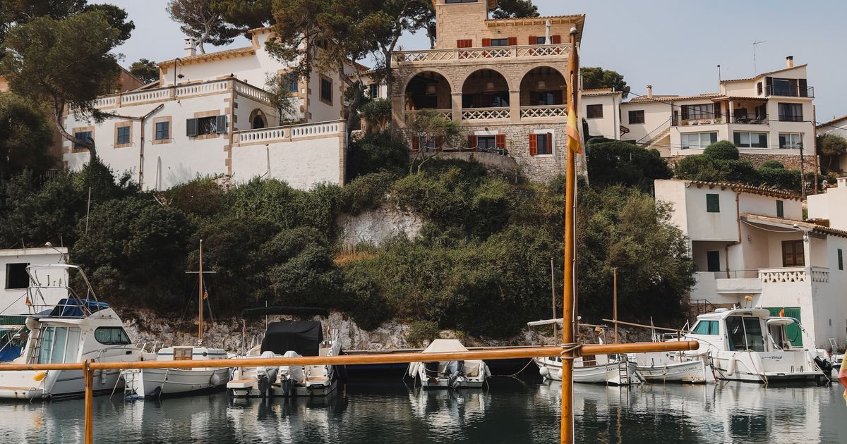 Cala Figuera Fischerhafen mit bunten Booten und traditionellen Bootshäusern