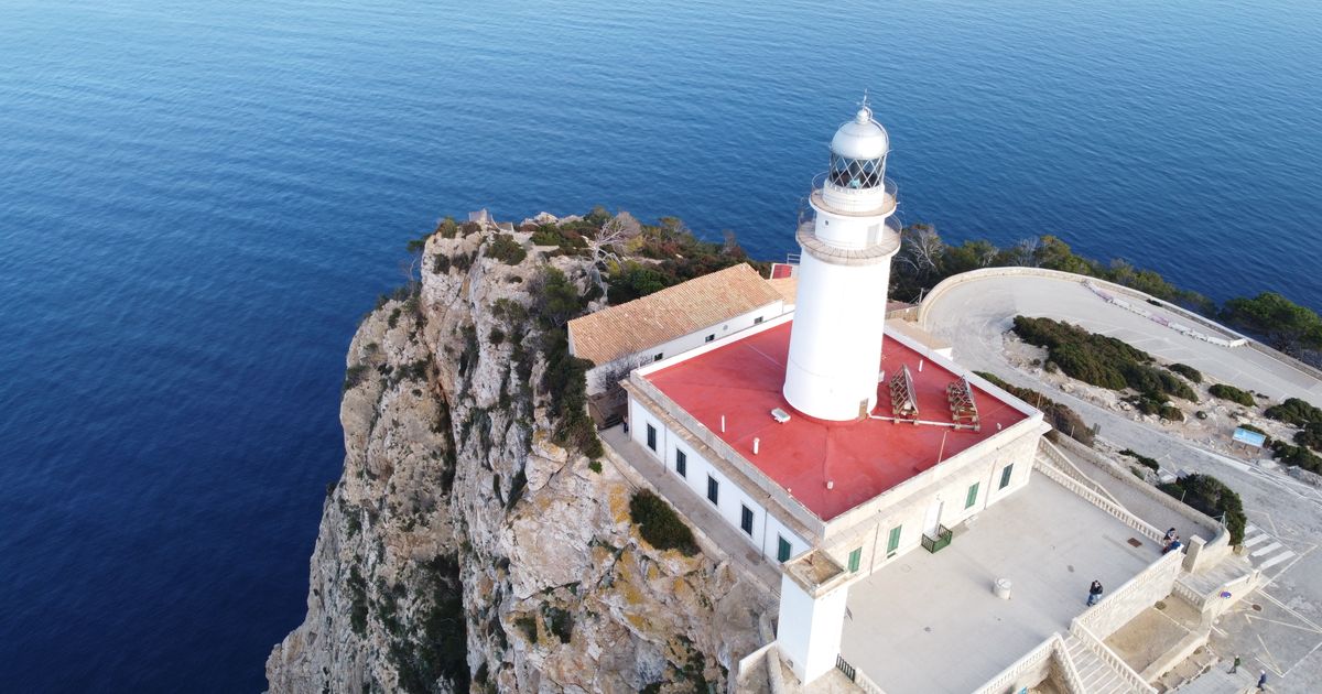 Kurvenreiche Straße zum Cap de Formentor Leuchtturm
