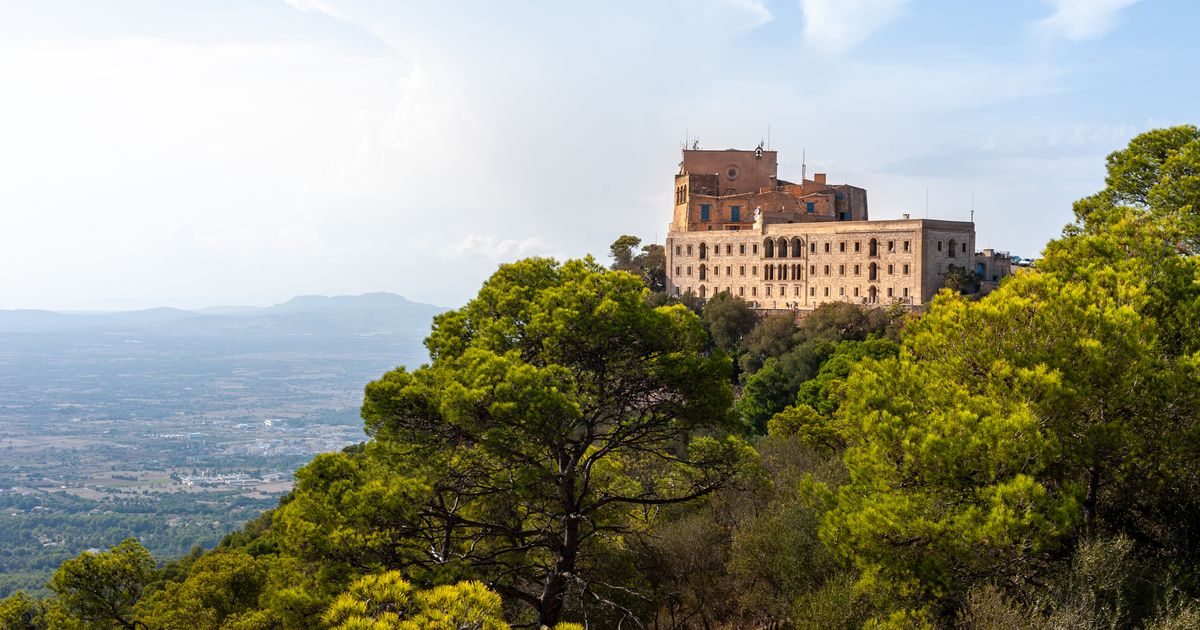 Kloster Lluc im Tramuntana-Gebirge Mallorca