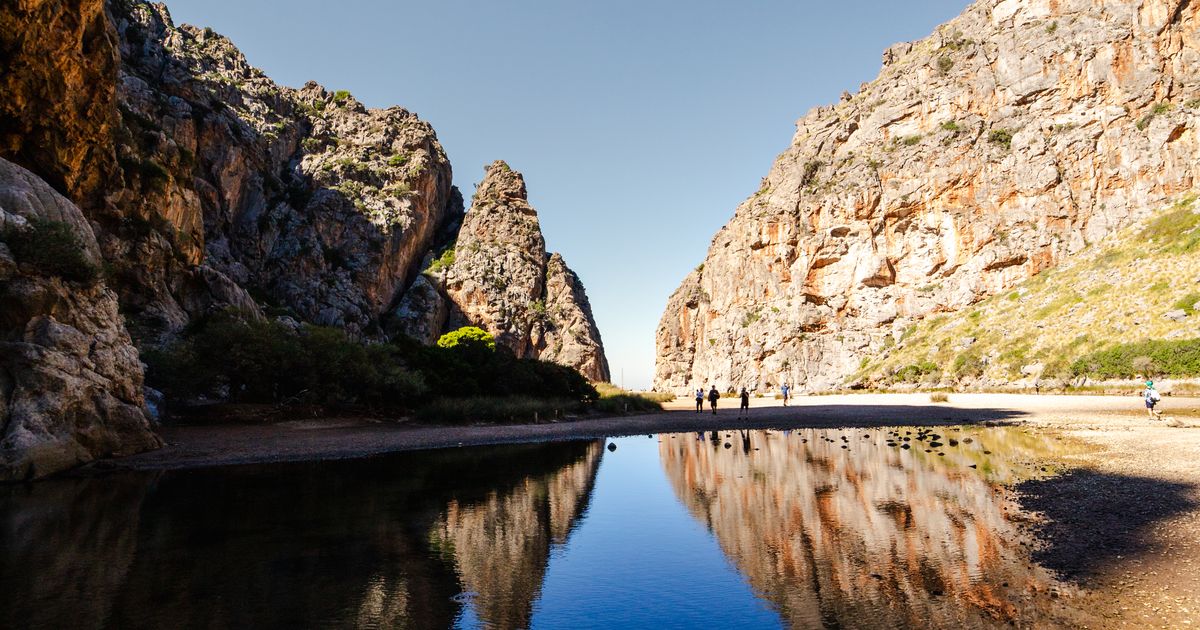 Sa Calobra Schlucht mit türkisfarbenem Wasser am Torrent de Pareis